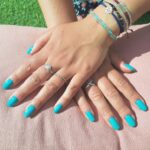 Gel bleu ongles naturels Madamoiselle Elodie Saint Victoret