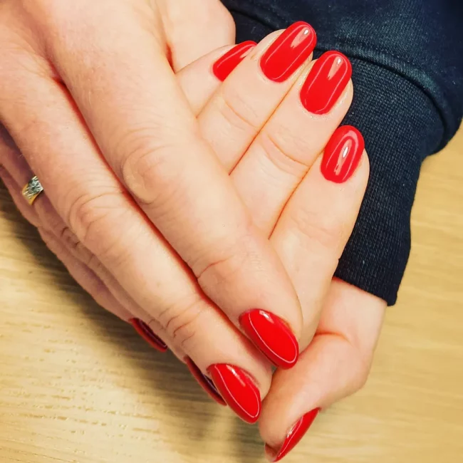 Beauté des ongles rouge Marignane