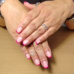 French minimaliste couleur ongles mains